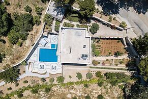 Peacefull Stone-Built Villa