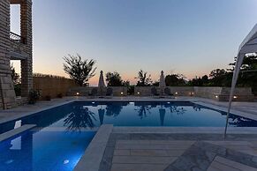 Peacefull Stone-Built Villa