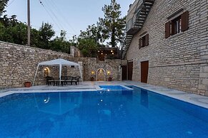 Peacefull Stone-Built Villa