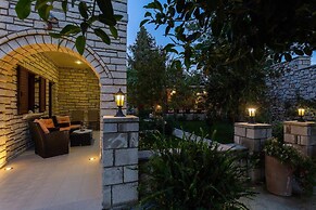 Peacefull Stone-Built Villa