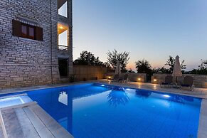 Peacefull Stone-Built Villa