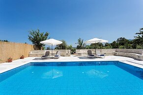 Peacefull Stone-Built Villa