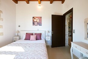 Peacefull Stone-Built Villa