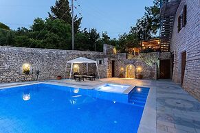 Peacefull Stone-Built Villa