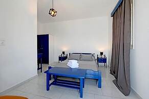 Lunar Santorini Hotel