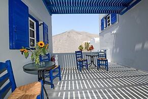 Lunar Santorini Hotel