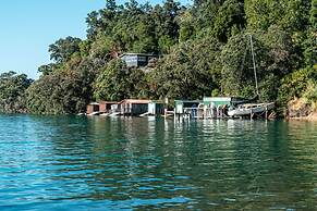 Family Friendly Home with Tree Top Vista