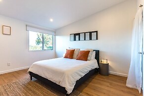 Family Friendly Home with Tree Top Vista