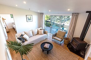 Family Friendly Home with Tree Top Vista