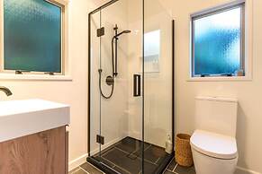 Family Friendly Home with Tree Top Vista