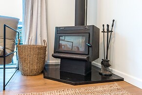 Family Friendly Home with Tree Top Vista