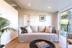 Family Friendly Home with Tree Top Vista