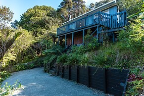 Family Friendly Home with Tree Top Vista