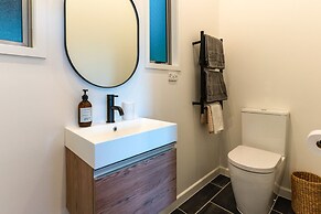 Family Friendly Home with Tree Top Vista