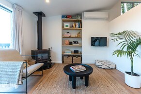 Family Friendly Home with Tree Top Vista