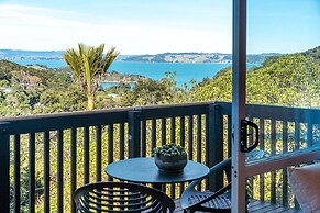 Family Friendly Home with Tree Top Vista