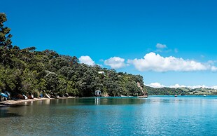 Family Friendly Home with Tree Top Vista