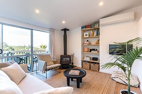 Family Friendly Home with Tree Top Vista