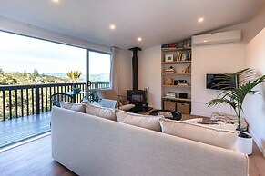 Family Friendly Home with Tree Top Vista