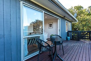 Family Friendly Home with Tree Top Vista