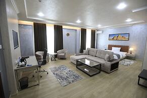 Chinor Hotel
