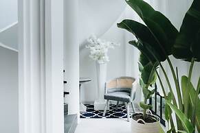 Luxurious 3BR Villa Muzo with Pool by Azure near W