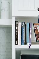 Luxurious 3BR Villa Muzo with Pool by Azure near W