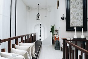 Luxurious 3BR Villa Muzo with Pool by Azure near W