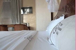 Two Oceans Hotel-Voi