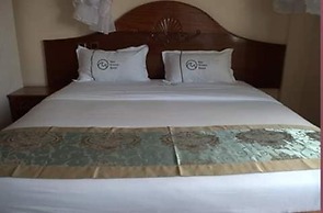 Two Oceans Hotel-Voi