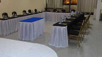 Two Oceans Hotel-Voi