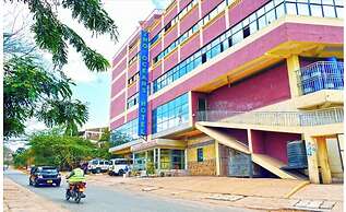 Two Oceans Hotel-Voi