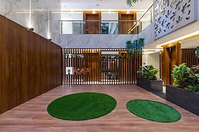 AR Suites Jewels Royale