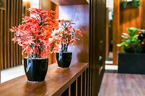 AR Suites Jewels Royale