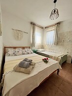 Tenedos Tatil Odaları