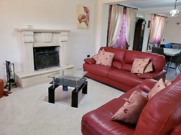 Immaculate 4-bed House in Cassino Villa Aurora