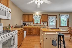 Cozy Bungalow Just Minutes From Mystic, Westerly Beaches, Boating And