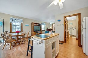 Cozy Bungalow Just Minutes From Mystic, Westerly Beaches, Boating And