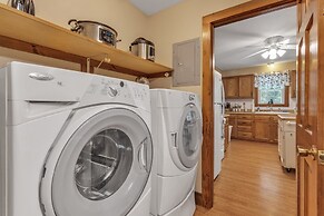 Cozy Bungalow Just Minutes From Mystic, Westerly Beaches, Boating And