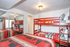 Comet's Cabin 3 Bedroom Home by RedAwning