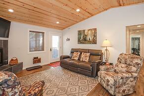 Comet's Cabin 3 Bedroom Home by RedAwning