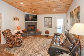 Comet's Cabin 3 Bedroom Home by RedAwning