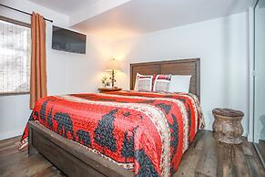 Comet's Cabin 3 Bedroom Home by RedAwning