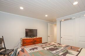 Comet's Cabin 3 Bedroom Home by RedAwning