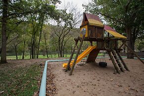 Pointe Of View 2 Bedroom Condo by RedAwning