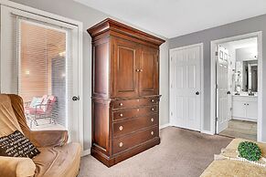 Pointe Of View 2 Bedroom Condo by RedAwning