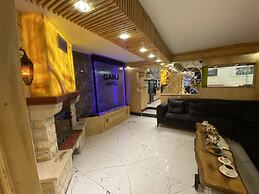 Ganj Hotel