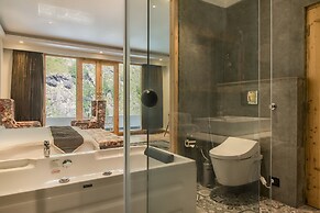 Echor Palm Bliss Riverside Resort & Spa