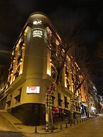 Aprilis Deluxe Hotel