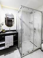 Aprilis Deluxe Hotel